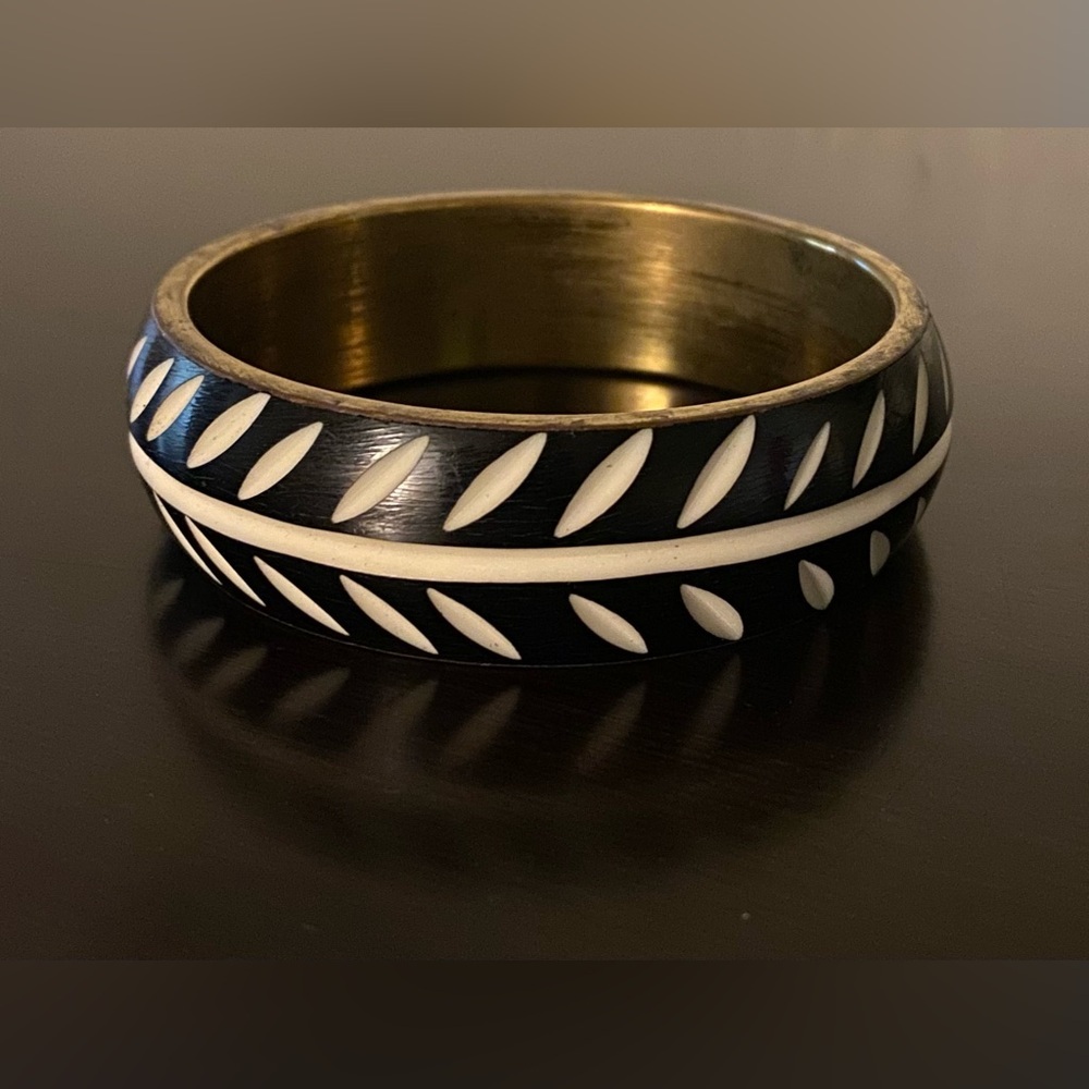 Vintage Bakelite Bangle Bracelet | Black & White Brass Inlay | Statement Jewelry - Picture 2 of 3